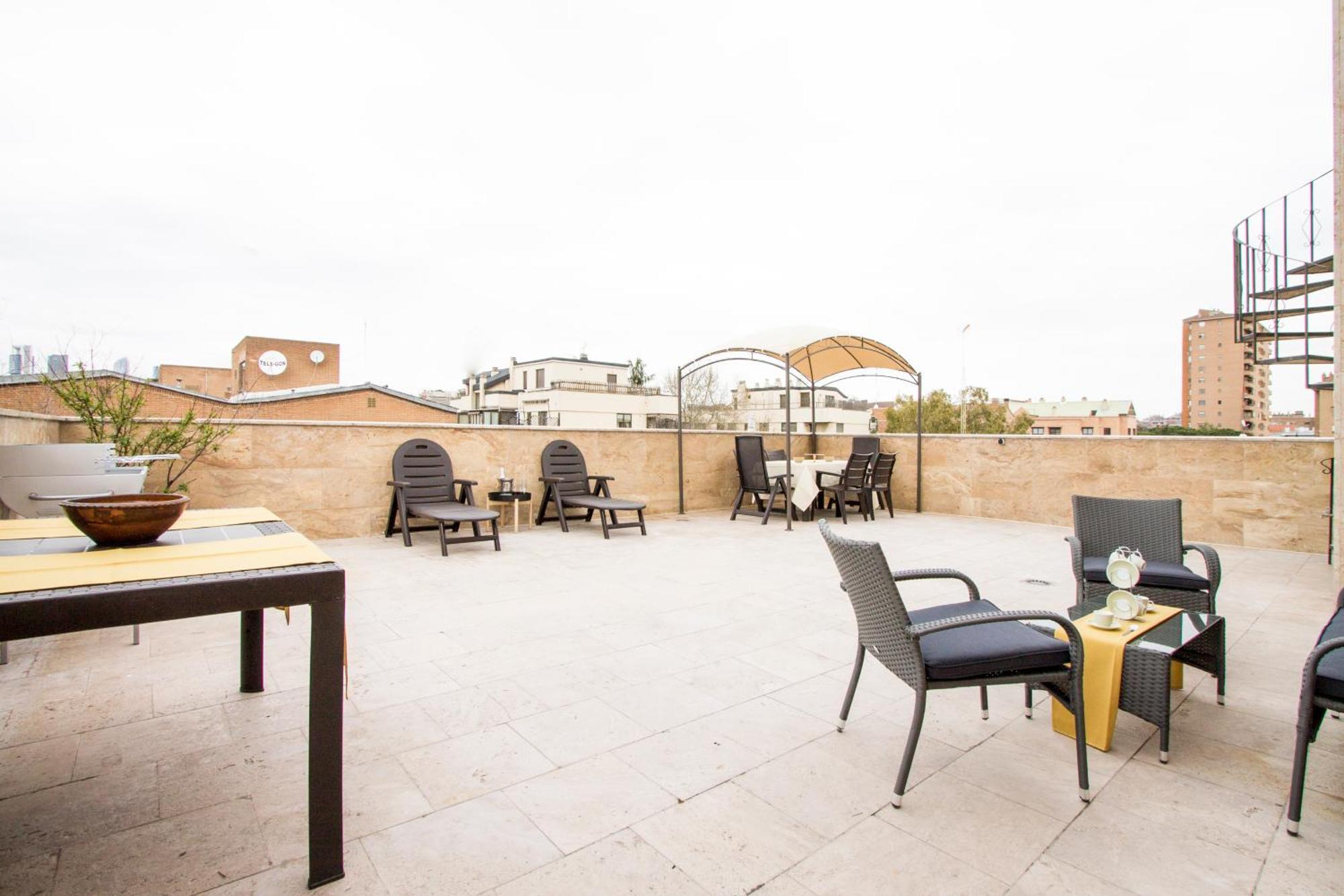 Apartamentos Villablino Arturo Soria Мадрид Екстериор снимка